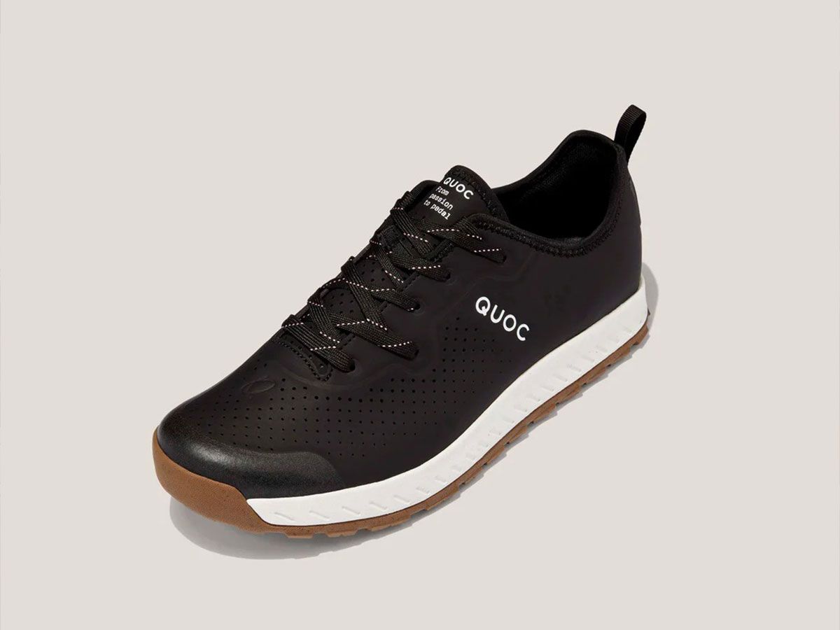QUOC WEEKEND BLACK ON WHITE 黑白色 休閒車鞋 EU38